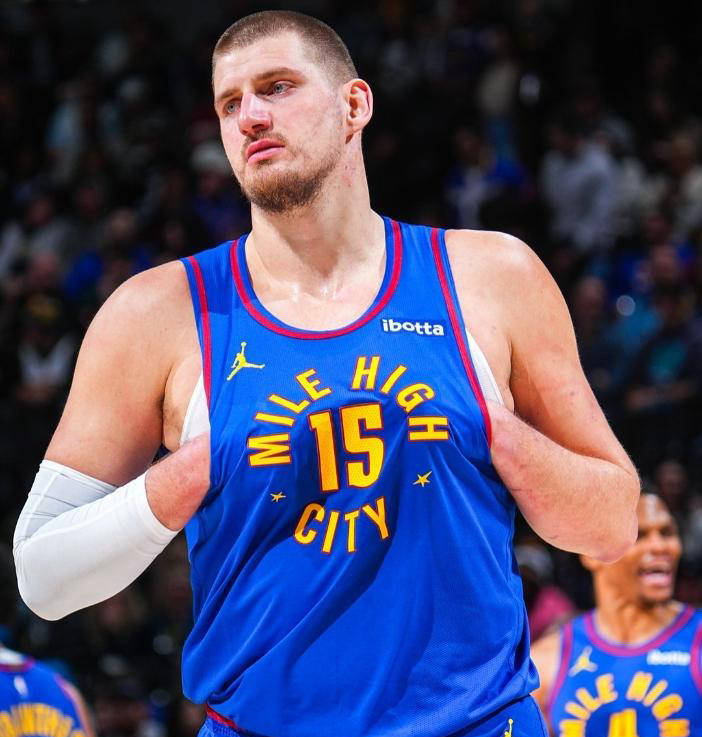 约基奇险胜复出首战轰40分，湖人关键表现点燃全场！的简单介绍